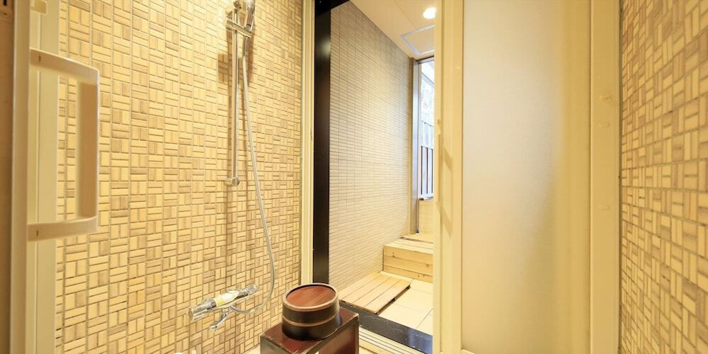 バスルームのシャワー