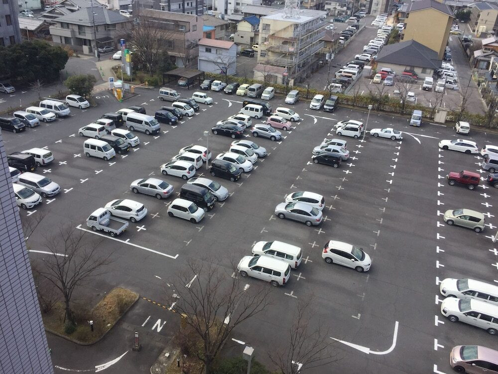 RV またはトラック用駐車場