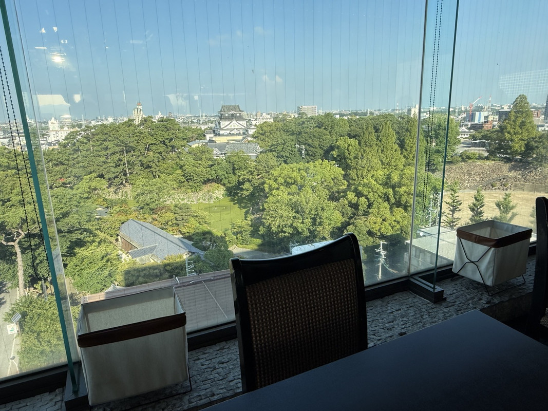 朝食はｽｶｲﾚｽﾄﾗﾝ ﾊﾟﾘで