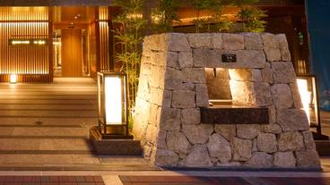 正面玄関前の手湯 / 3