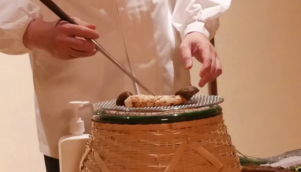 日本料理の真髄を知る
伊豆の恵みを部屋食で / 5