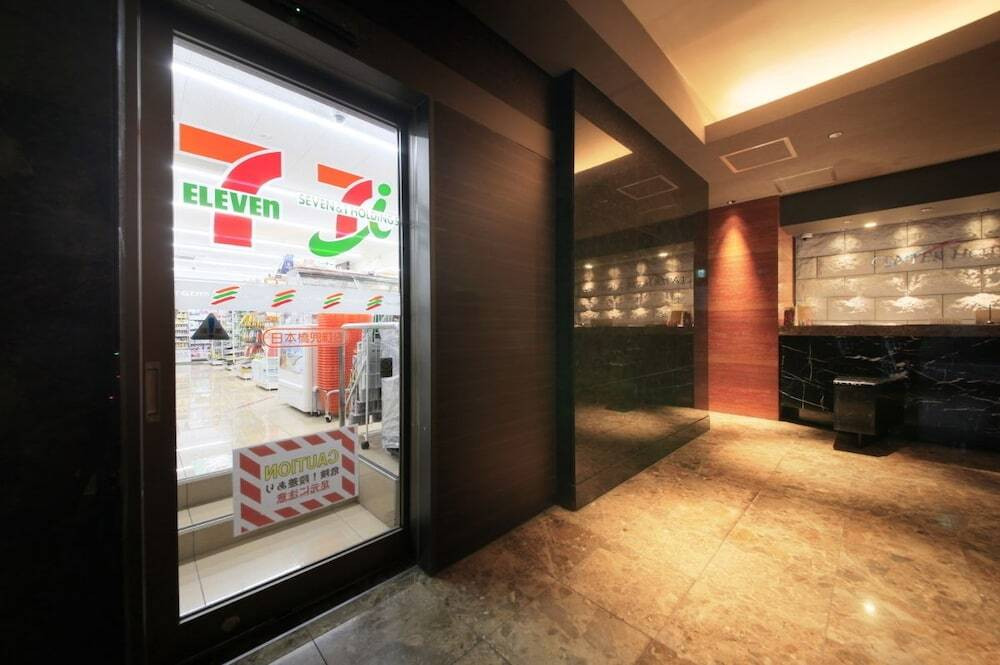 コンビニ直結ホテルだから思い立ったらすぐトリップ！3514498