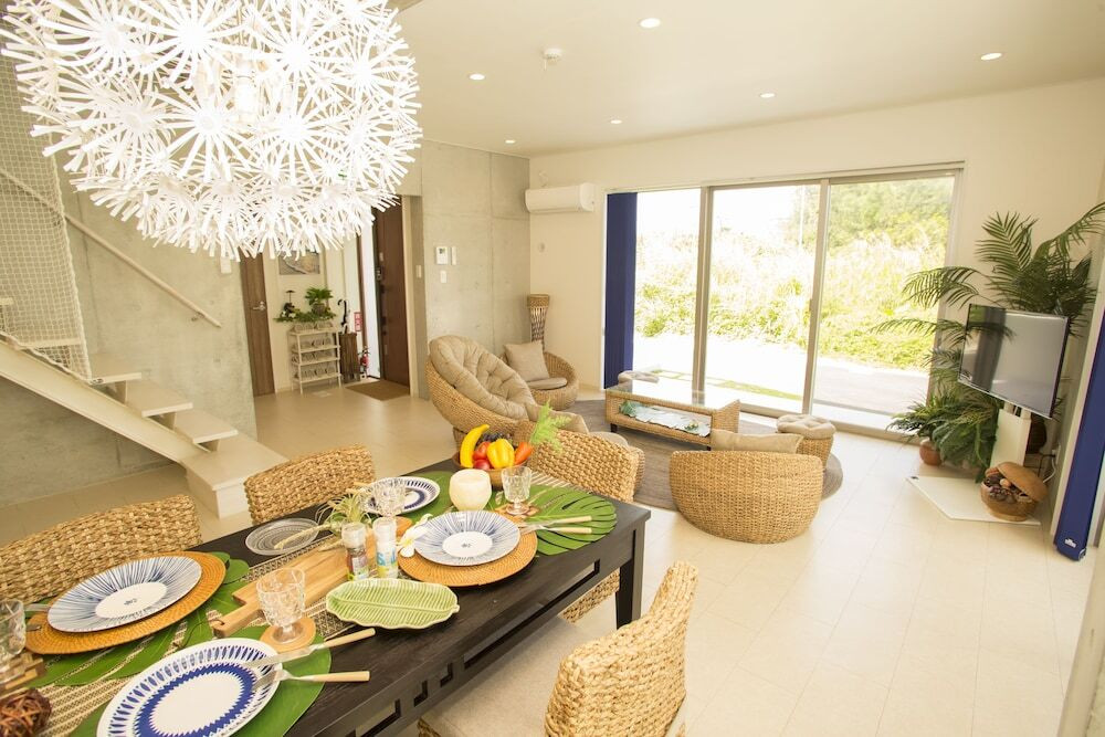 客室内のダイニングエリア