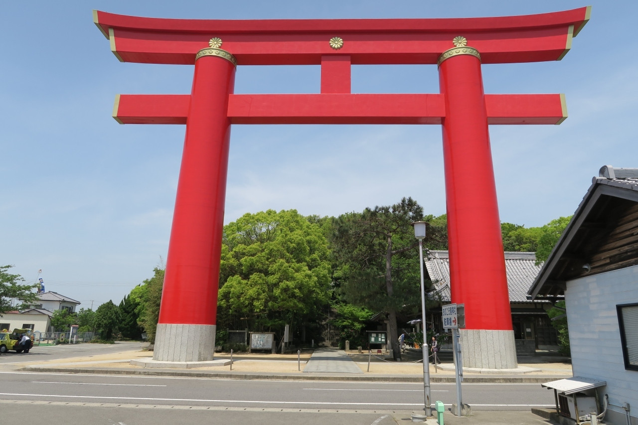  8. カメラに収まらない！？巨大な鳥居3738000