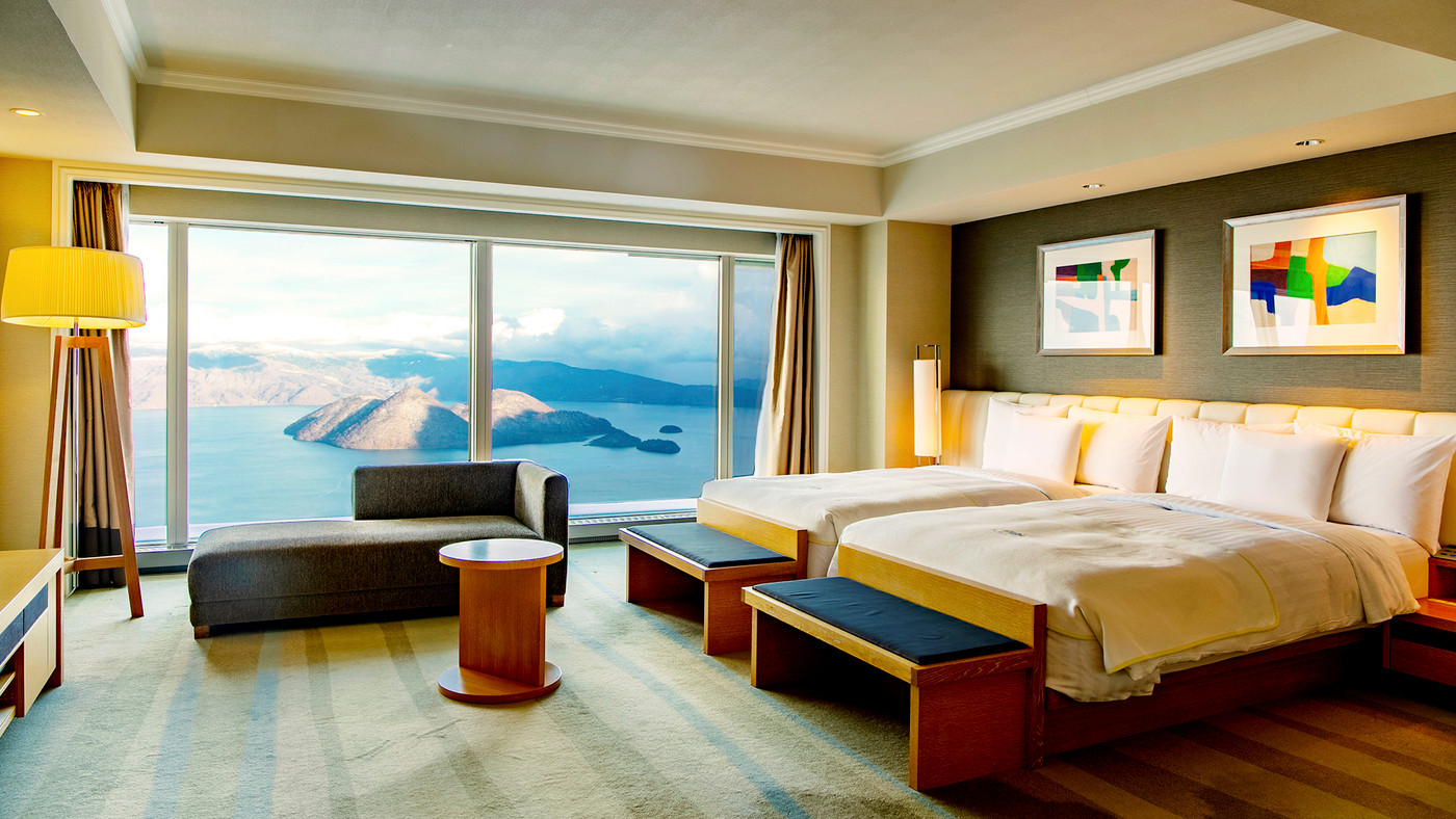 光差し込む開放感のあるプールで洞爺湖の自然を感じよう♪3658609