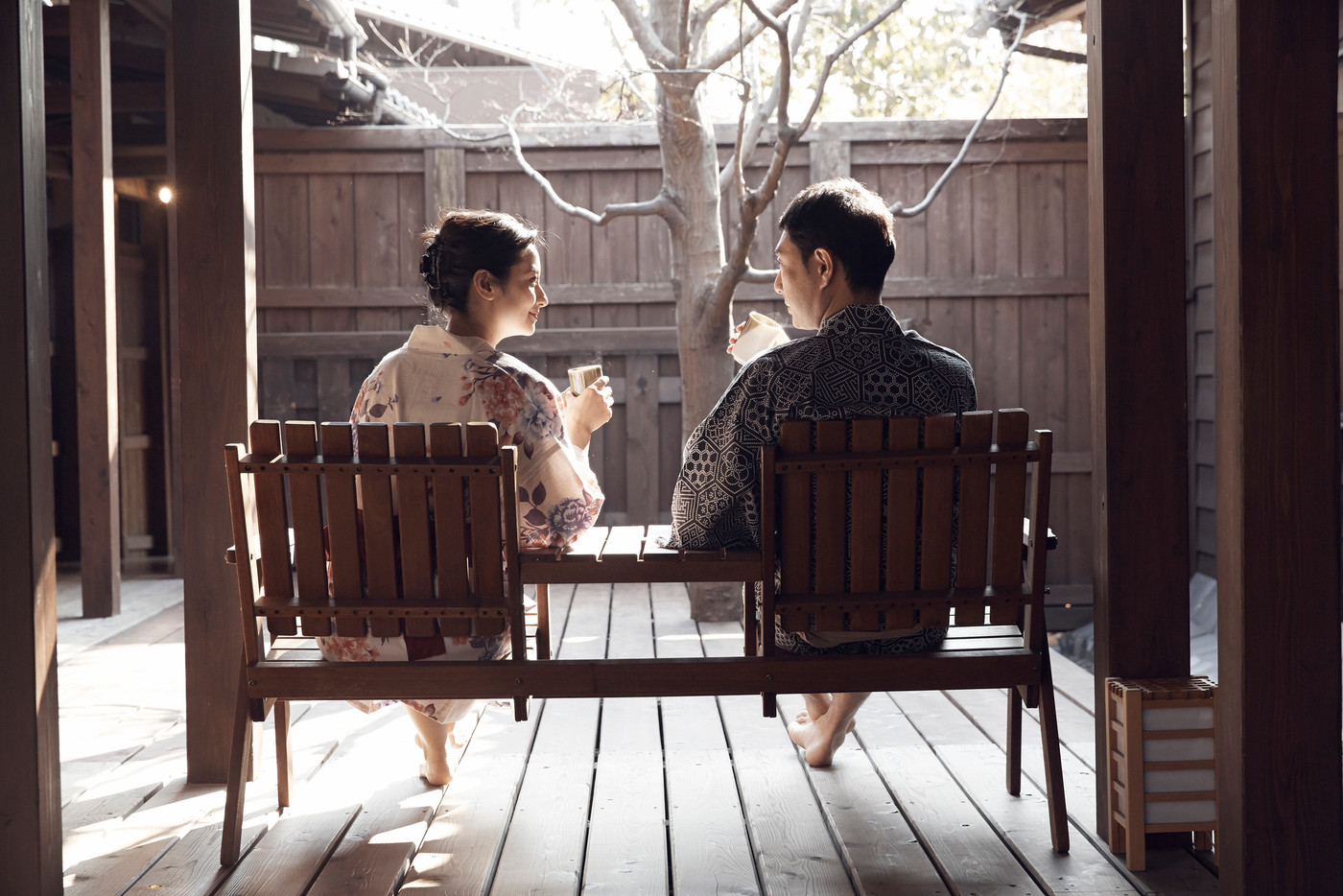 休憩する夫婦