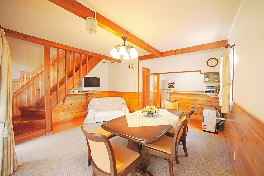 客室内のダイニングエリア