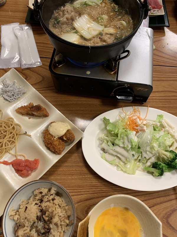 夜はしっかり、頂きました。松茸ご飯、とのことですが、形は不明