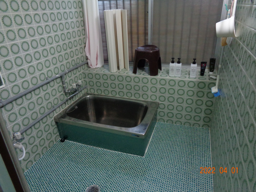 風呂は昔ながらの物、共用です