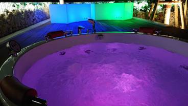 屋外スパ浴槽 / 2