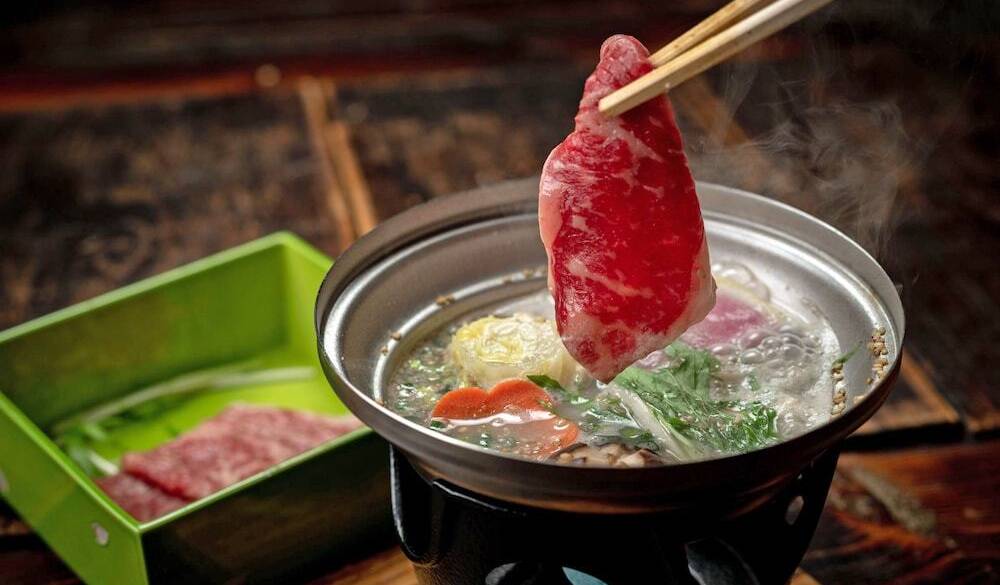 専用ダイニングで
華やかな懐石を堪能 / 3