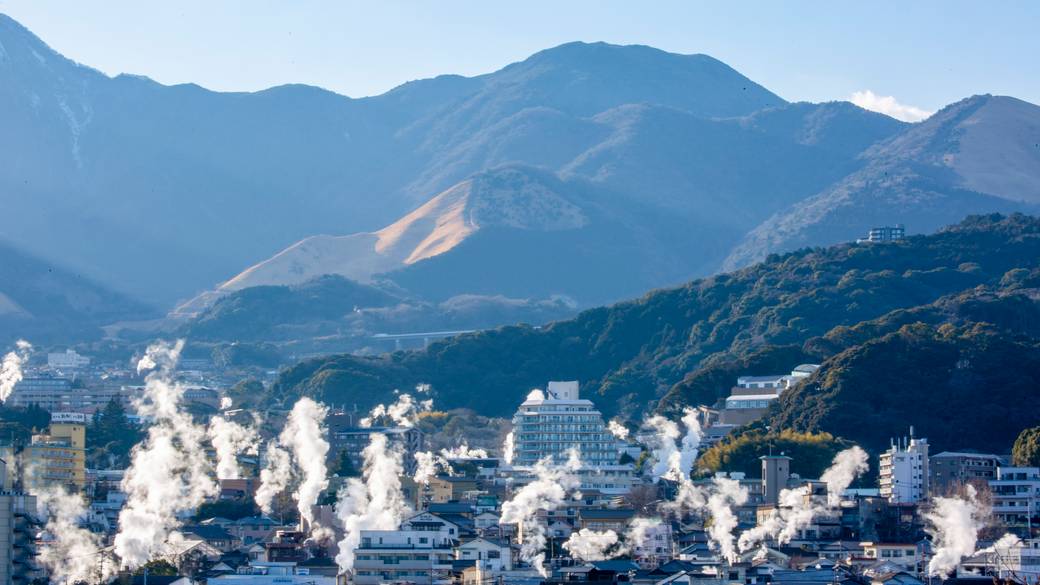 湯けむりたつ別府温泉街 / 2