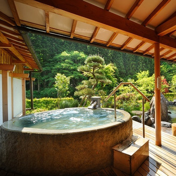 坂上田村麻呂が発見した温泉に入れる宿3449074