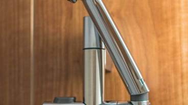 手持ち式のシャワーヘッド / 1