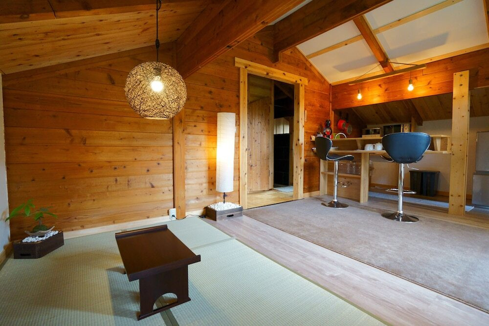 客室内のダイニングエリア