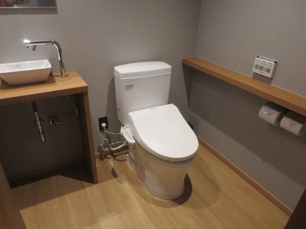 やたらと広いトイレ