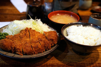 「豚珍館」料理 1080297 まずはやっぱり王道のとんかつ定食ですね。