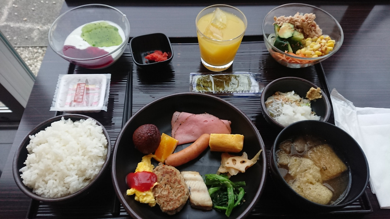 朝食はバイキング