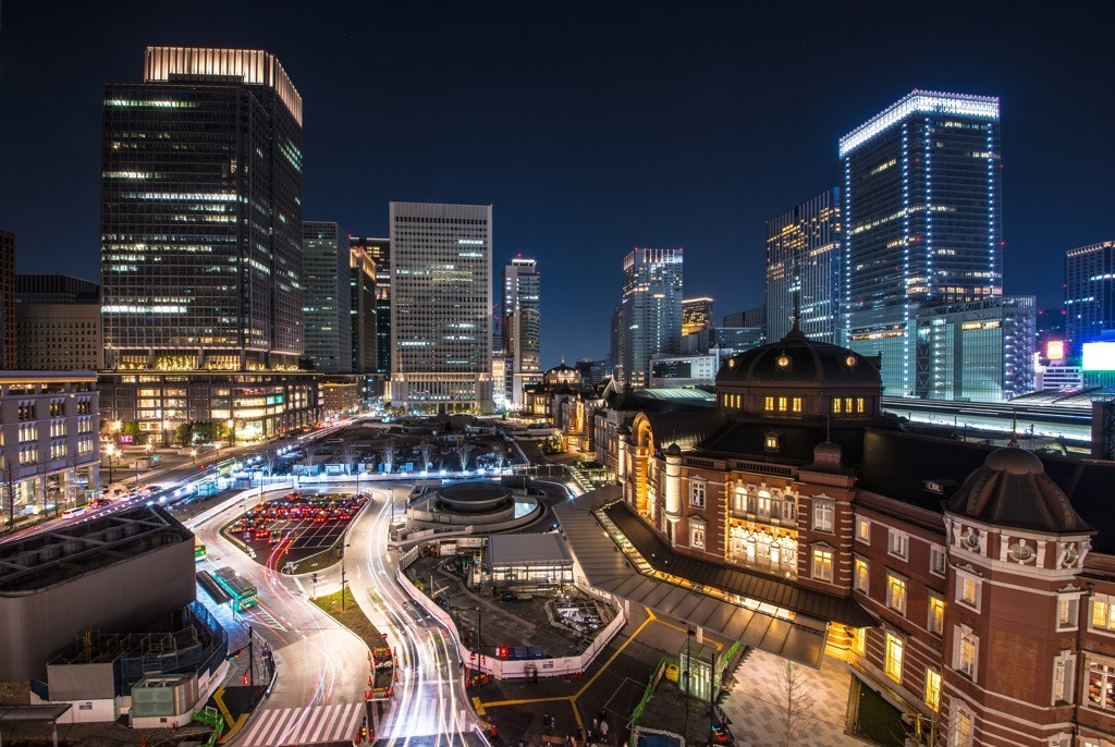 《東京都》丸の内オフィス街の夜景・初夏