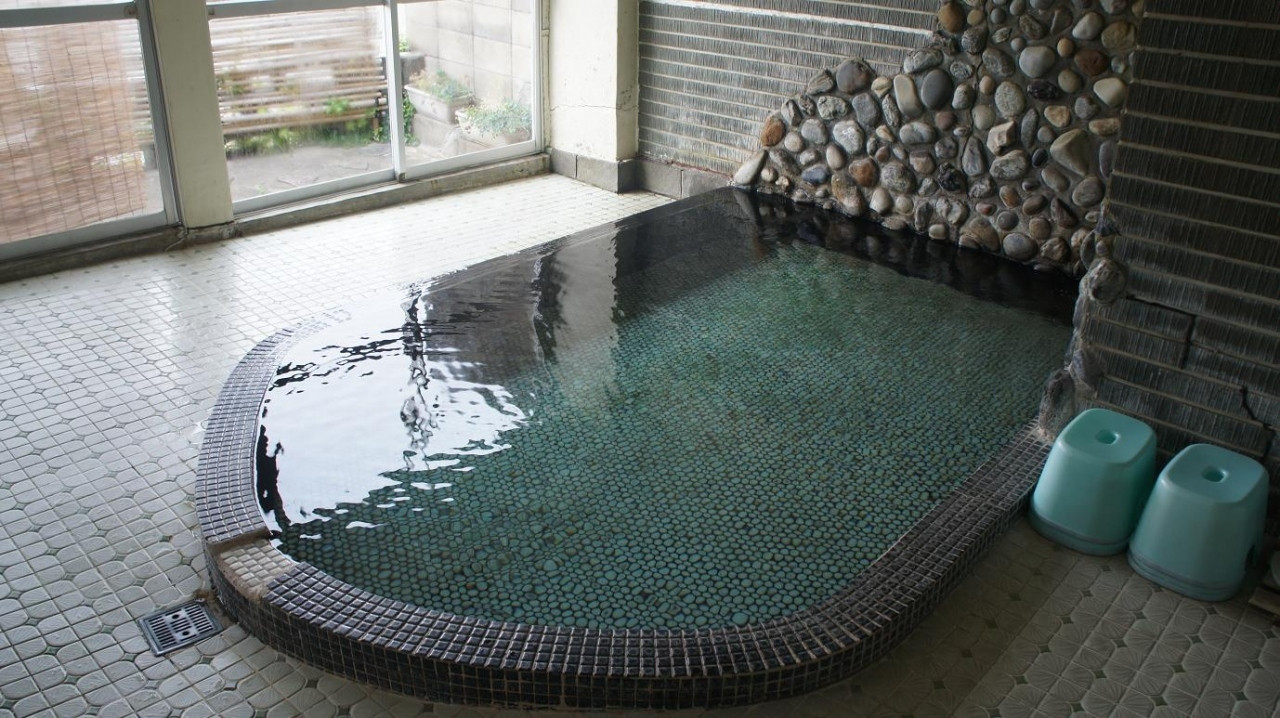 昔ながらの温泉宿で広いお風呂を貸切4254799