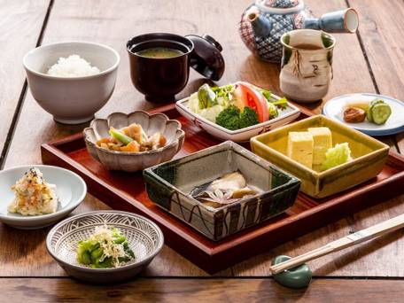 THE SAIHOKUKAN HOTEL（長野ホテル犀北館） / 1