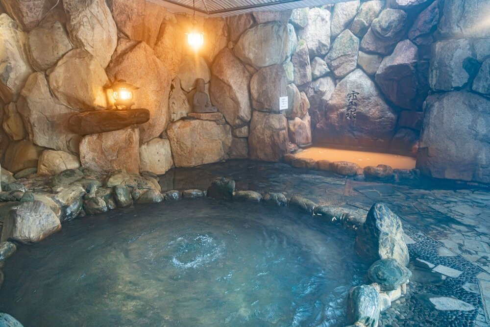 岩風呂の金泉と白湯