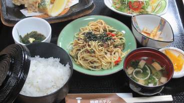 食事・飲み物 / 3