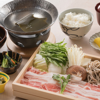 地元の食材を使った郷土料理をモダンな空間で♪4254980