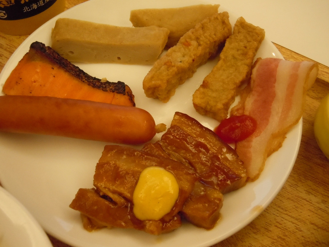 ブッフェ式朝食　練り物が美味しい