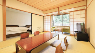 【和洋室】和室10畳＋ツインルーム＋広縁（禁煙・シャワー付）