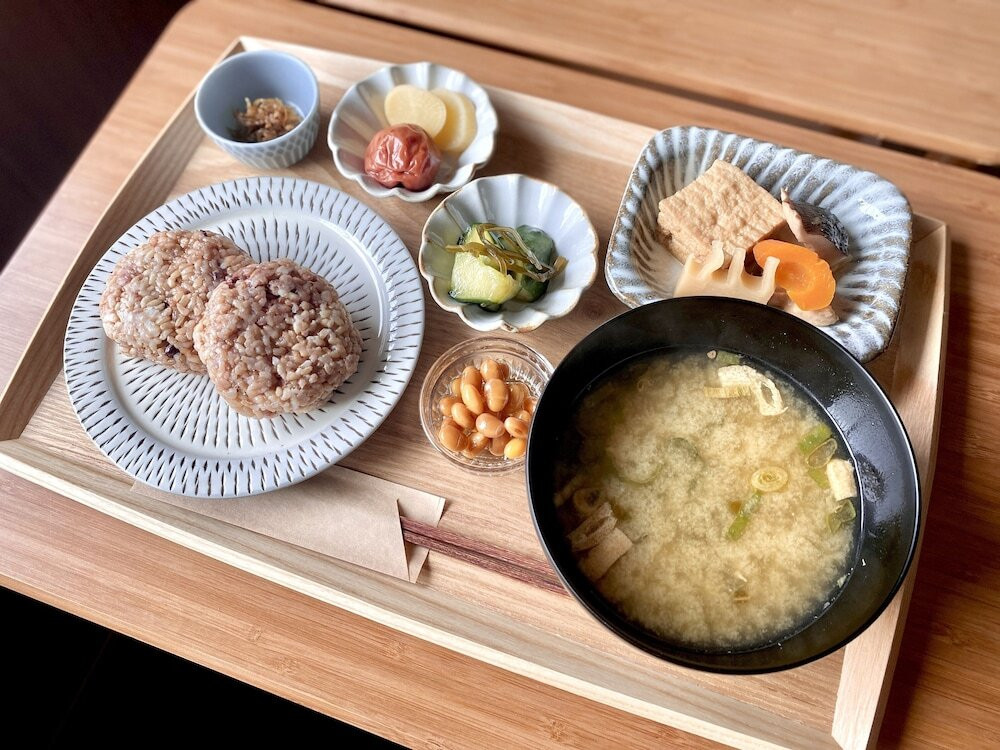 チェックアウトまでのんびり過ごせる、ルームサービス形式の朝食4260865