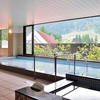 ヴァイオリニストが愛した、吹き抜け階段のある特別室3507194