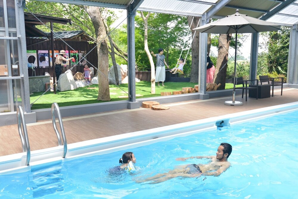 室内プールでは浮き輪が無料。夏はちびっこ向けのプールもオープン！3416863