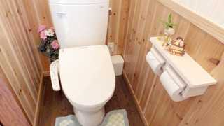 2号店のレギュラータイプ (ダブルベッド2台 <3名以降はお布団配置>)