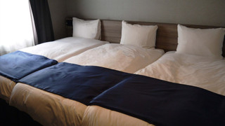 デラックス トリプルルーム シングルベッド 3 台 禁煙