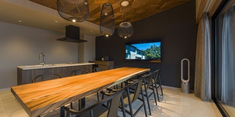 客室内のダイニングエリア