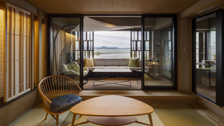 湖游 エレガントスイート(天然温泉 半露天風呂付き・禁煙)