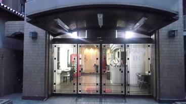 施設の入り口 / 8