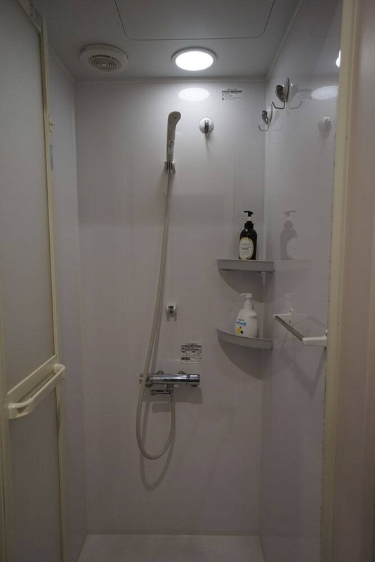 バスルームのシャワー