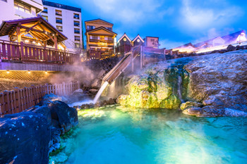 [Gunma] Kusatsu onsen /Yubatake [Night view]