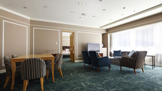 ジュニアスイート クラブラウンジアクセス付き (91平米/ワイドキングベッド) 禁煙