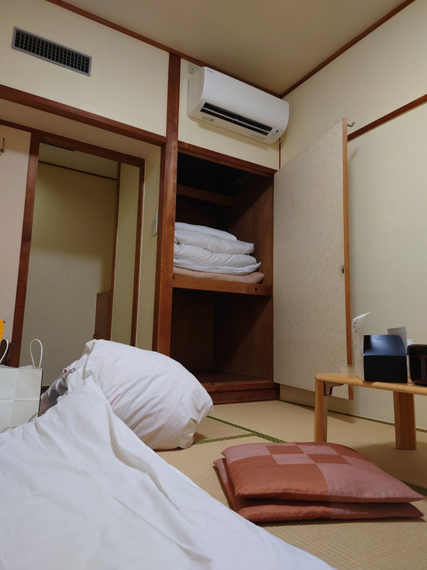 布団敷きはセルフです。