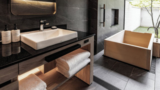 プレミアム ルーム クイーンベッド 2 台 (Outdoor Living Area)