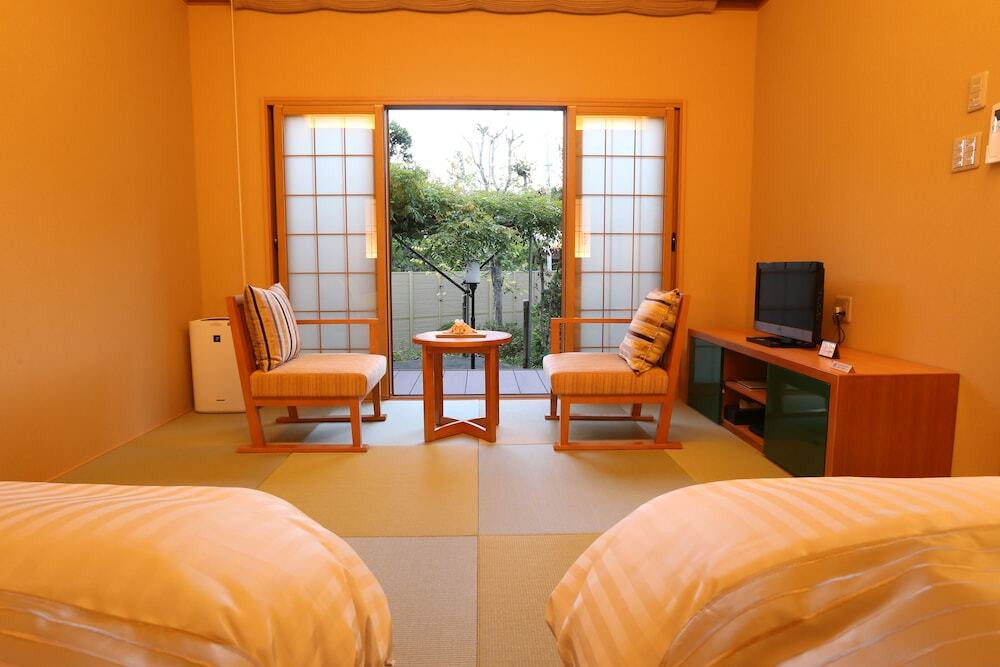 緑が映える「菫(すみれ)」3680053