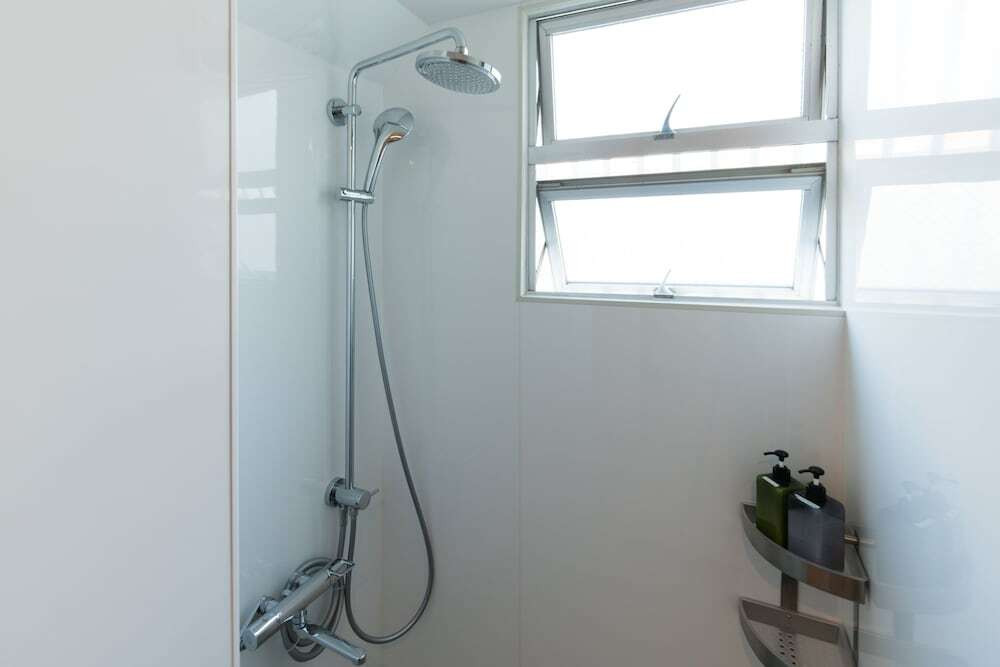 バスルームのシャワー