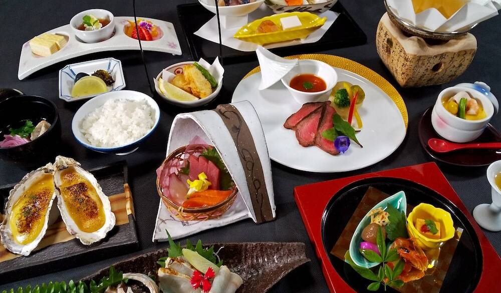 地元の新鮮魚介が満載
2種類から選べる夕食 / 1