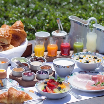 1.世界一の朝食で旅を彩る「神戸北野ホテル」4087251