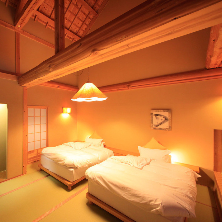 月の下に眠る おぼろ月 寝室