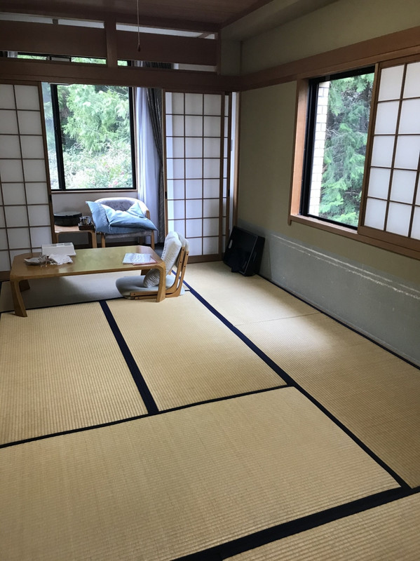 朝、退散する前の部屋