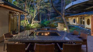 ライブラリーラウンジ大樹 テラス席のテーブル / 8